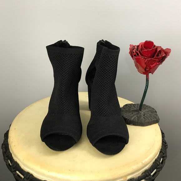 Report peep toe perforated ankle bootie Model Tarragon Size 7.5 - Picture 4 of 7